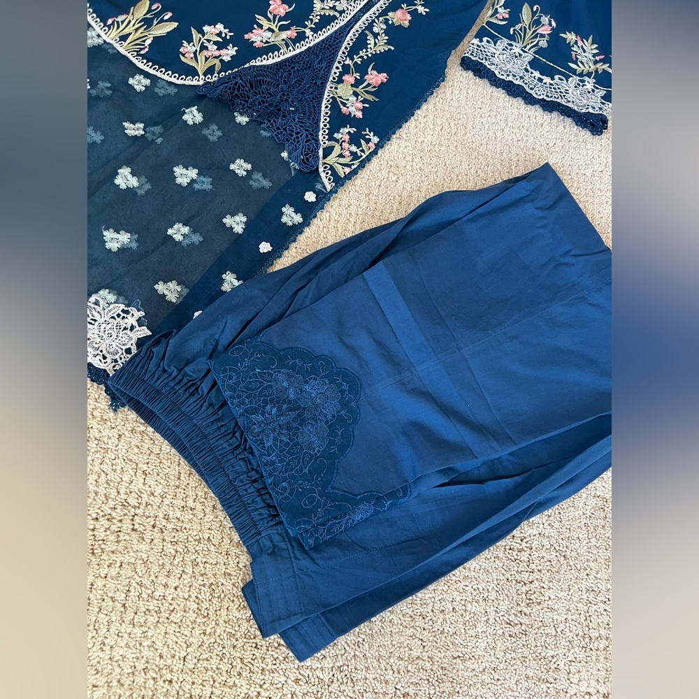 Embroidered Teal Blue Dress with Dupatta brand Saira Shakira India Pakistani - Picture 17 of 17